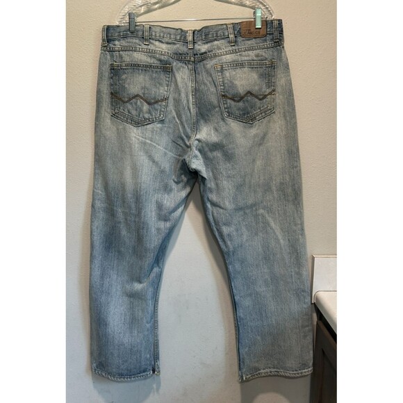 Wrangler Mens Jeans Relaxed Fit Straight 38x27 Blue Faded - Picture 2 of 10